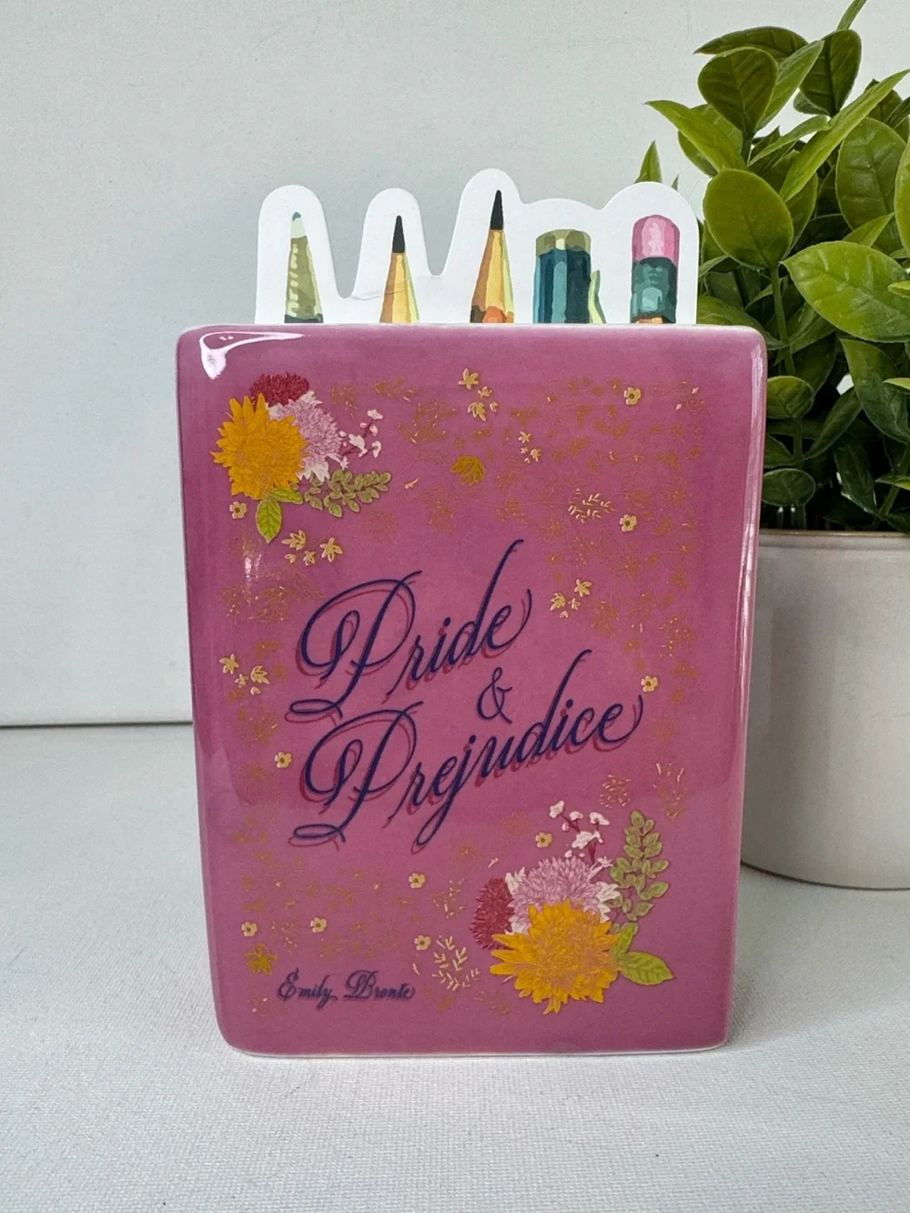 📚 Viral Misprint Book Vase - Pride & Prejudice Emily Bronte Error